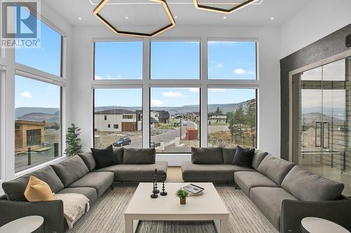 1512 Cabernet Way, West Kelowna, BC - Indoor Photo Showing Living Room