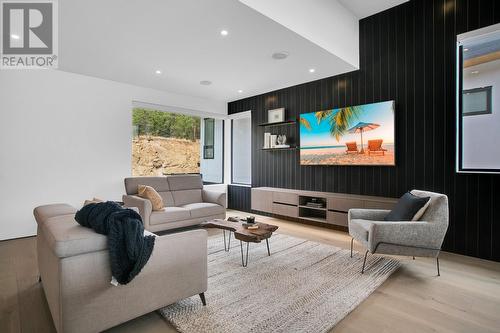 1512 Cabernet Way, West Kelowna, BC - Indoor Photo Showing Living Room