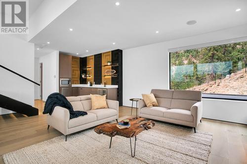 1512 Cabernet Way, West Kelowna, BC - Indoor Photo Showing Living Room