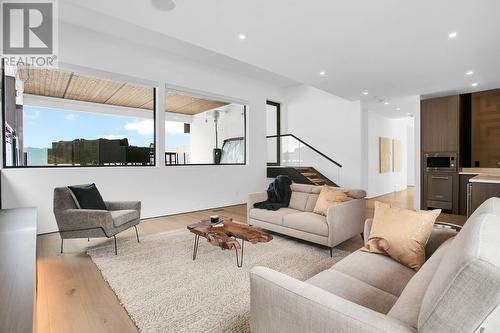 1512 Cabernet Way, West Kelowna, BC - Indoor Photo Showing Living Room