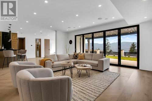 1512 Cabernet Way, West Kelowna, BC - Indoor Photo Showing Living Room