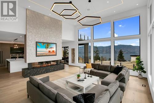 1512 Cabernet Way, West Kelowna, BC - Indoor Photo Showing Living Room With Fireplace