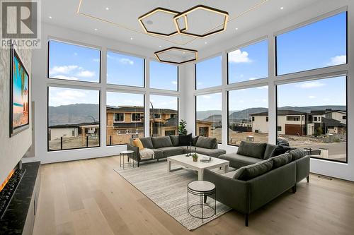 1512 Cabernet Way, West Kelowna, BC - Indoor Photo Showing Living Room