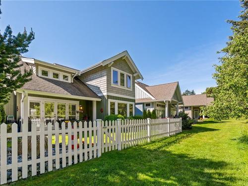 5-5251 Island Hwy West, Qualicum Beach, BC 