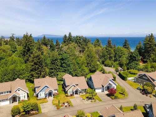 5-5251 Island Hwy West, Qualicum Beach, BC 