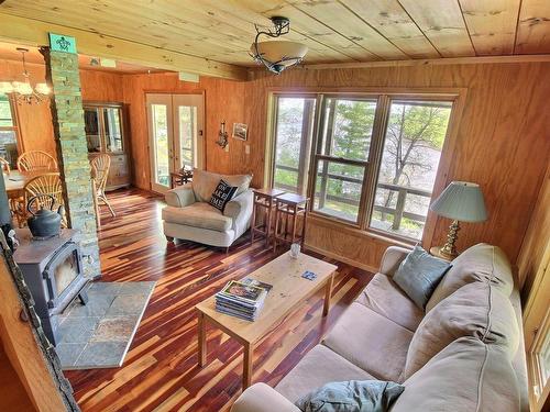 Salon - Z Ch. Du Portage Tortue, Les Lacs-Du-Témiscamingue, QC - Indoor Photo Showing Living Room