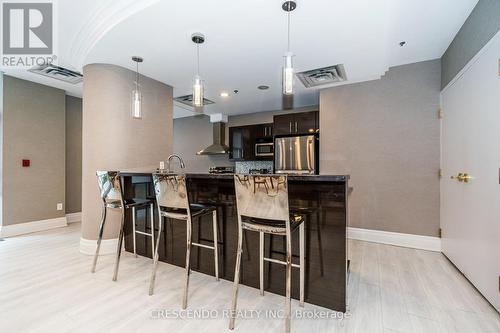 813 - 39 Oneida Crescent, Richmond Hill (Langstaff), ON - Indoor Photo Showing Kitchen