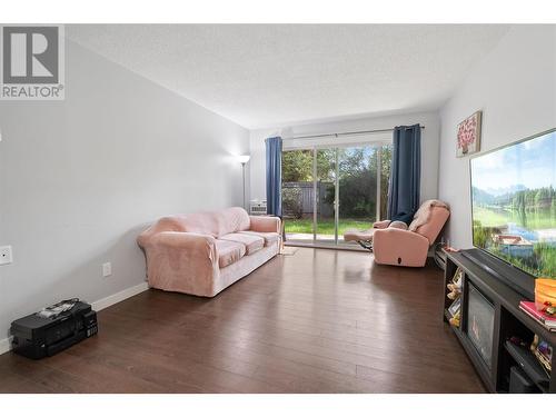 395 Franklyn Road Unit# 108, Kelowna, BC - Indoor Photo Showing Living Room