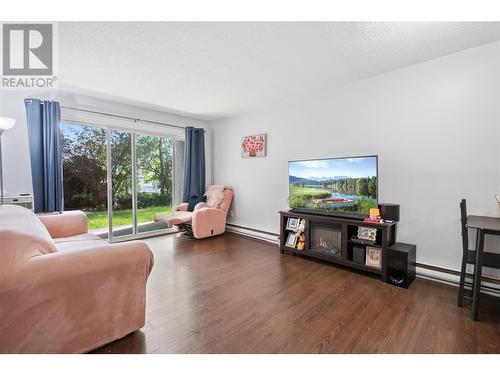 395 Franklyn Road Unit# 108, Kelowna, BC - Indoor Photo Showing Living Room