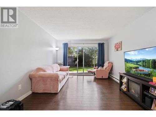 395 Franklyn Road Unit# 108, Kelowna, BC - Indoor Photo Showing Living Room