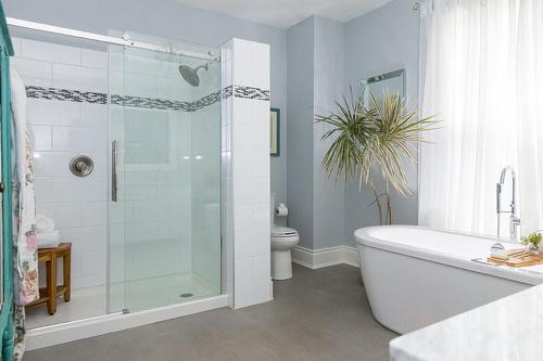 377 Hess Street S, Hamilton, ON - Indoor Photo Showing Bathroom
