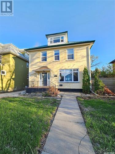 411 Ominica Street W, Moose Jaw, SK - Outdoor