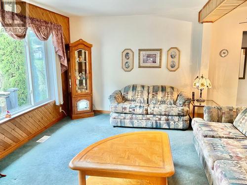 502 Woodgreen Crescent, Greenwood, BC - Indoor Photo Showing Living Room