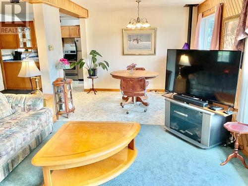 502 Woodgreen Crescent, Greenwood, BC - Indoor Photo Showing Living Room