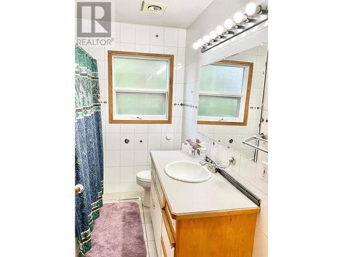 502 Woodgreen Crescent, Greenwood, BC - Indoor Photo Showing Bathroom