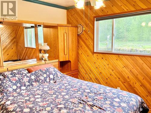 502 Woodgreen Crescent, Greenwood, BC - Indoor Photo Showing Bedroom