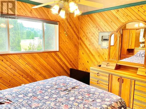 502 Woodgreen Crescent, Greenwood, BC - Indoor Photo Showing Bedroom