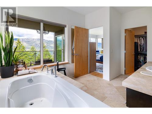 11538 Lang Court, Lake Country, BC - Indoor Photo Showing Bathroom