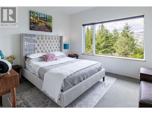 11538 Lang Court, Lake Country, BC - Indoor Photo Showing Bedroom