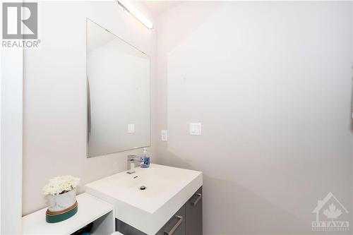 203 Catherine Street Unit#415, Ottawa, ON - Indoor Photo Showing Bathroom