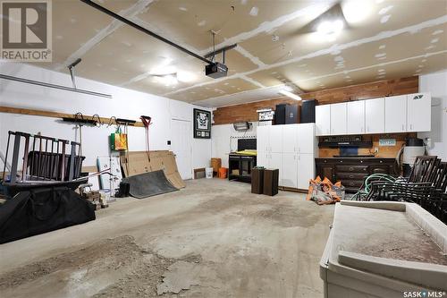 3342 Phaneuf Crescent E, Regina, SK - Indoor Photo Showing Garage