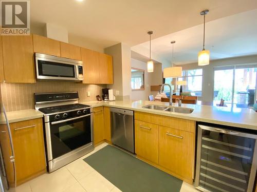 15 Park Place Unit# 22, Osoyoos, BC - Indoor Photo Showing Kitchen With Double Sink