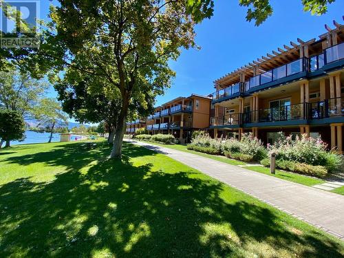 15 Park Place Unit# 22, Osoyoos, BC - Outdoor