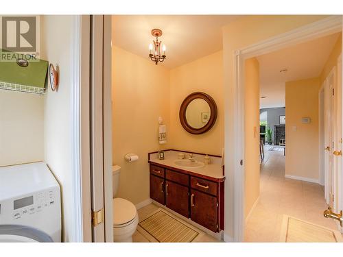 463 Eastside Avenue, Oliver, BC - Indoor Photo Showing Bathroom