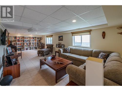 463 Eastside Avenue, Oliver, BC - Indoor Photo Showing Living Room