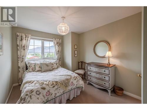 463 Eastside Avenue, Oliver, BC - Indoor Photo Showing Bedroom