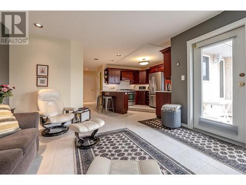 463 Eastside Avenue, Oliver, BC - Indoor Photo Showing Living Room