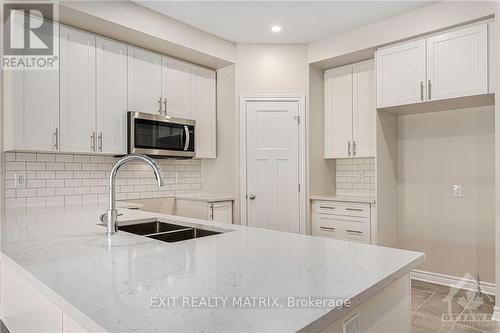 961 Cologne Street, Russell, ON - Indoor Photo Showing Kitchen With Double Sink With Upgraded Kitchen