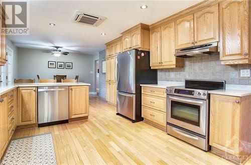 1532 Bella Vista Drive, Cumberland, ON - Indoor Photo Showing Kitchen With Stainless Steel Kitchen