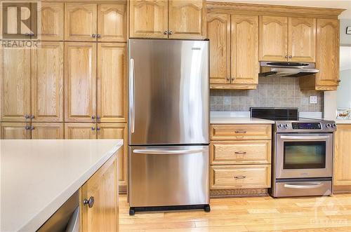 1532 Bella Vista Drive, Cumberland, ON - Indoor Photo Showing Kitchen With Stainless Steel Kitchen