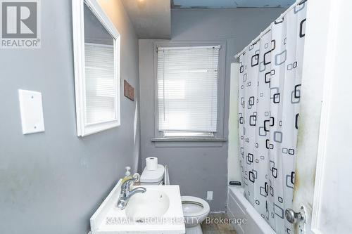 112 Dorothy Street, Welland, ON - Indoor Photo Showing Bathroom