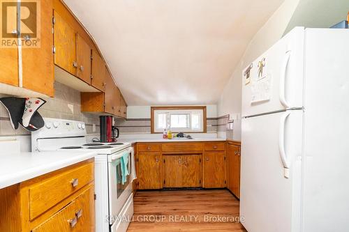 112 Dorothy Street, Welland, ON - Indoor Photo Showing Kitchen