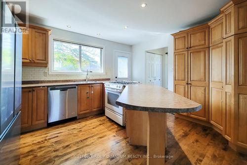 493 Brigadoon Drive, Hamilton, ON - Indoor Photo Showing Kitchen