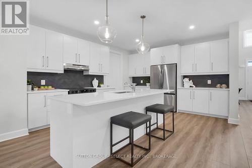 54 Bancroft Road, St. Thomas, ON - Indoor Photo Showing Kitchen With Upgraded Kitchen