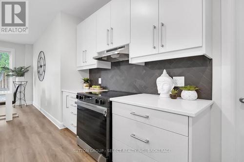 54 Bancroft Road, St. Thomas, ON - Indoor Photo Showing Kitchen With Upgraded Kitchen