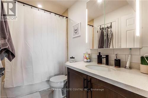 202 - 904 Paisley Road, Guelph, ON - Indoor Photo Showing Bathroom