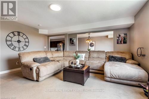 202 - 904 Paisley Road, Guelph, ON - Indoor Photo Showing Living Room