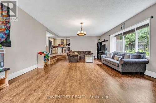 368 Weber Street E, Kitchener, ON - Indoor Photo Showing Living Room