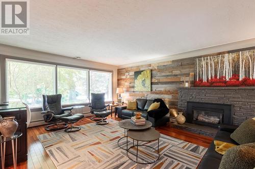 877 Riverside Drive, London, ON - Indoor Photo Showing Living Room With Fireplace