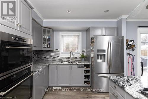 1360 Glenora Drive, London, ON - Indoor Photo Showing Kitchen With Upgraded Kitchen