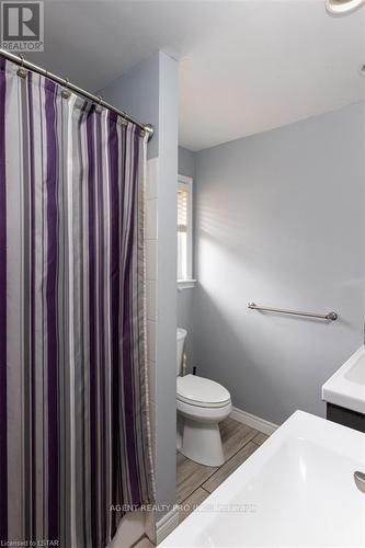 1360 Glenora Drive, London, ON - Indoor Photo Showing Bathroom