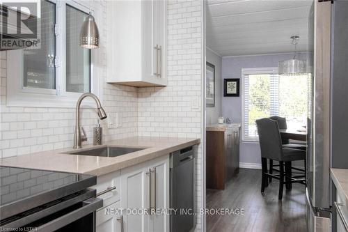 131 Sunningdale Place, South Huron (Stephen Twp), ON - Indoor Photo Showing Kitchen With Upgraded Kitchen