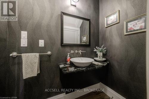 20 Dickinson Avenue, Norfolk (Port Rowan), ON - Indoor Photo Showing Bathroom