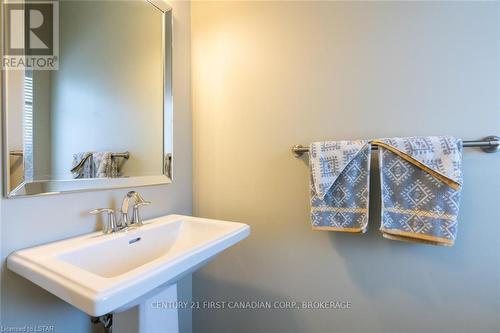 41 - 1924 Cedarhollow Boulevard, London, ON - Indoor Photo Showing Bathroom