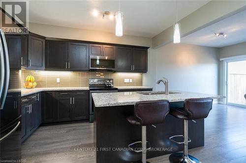 41 - 1924 Cedarhollow Boulevard, London, ON - Indoor Photo Showing Kitchen With Upgraded Kitchen