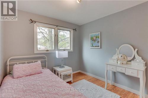 460 Regal Drive, London, ON - Indoor Photo Showing Bedroom